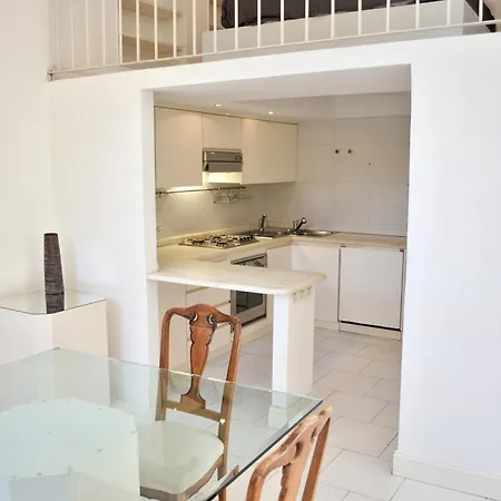 Sinclair , Loft In Center With Original Romantic Fresco Apartment
