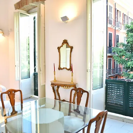 Apartment Sinclair , Loft In Center With Original Romantic Fresco *