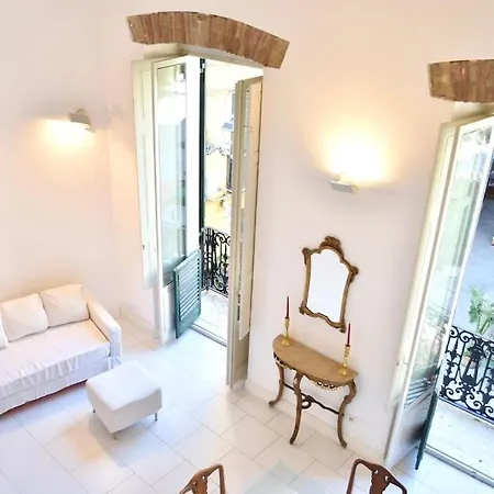 Apartament Sinclair , Loft In Center With Original Romantic Fresco