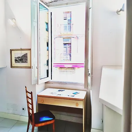 Sinclair , Loft In Center With Original Romantic Fresco Apartment